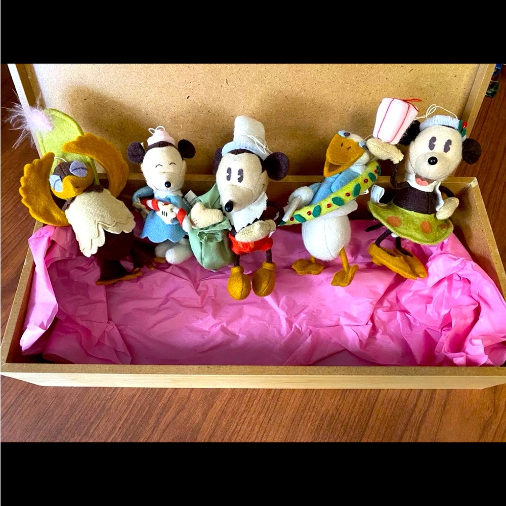 Disney 75 Years Anniversary “Season Greetings” 5 Felt Ornaments Limited Edition